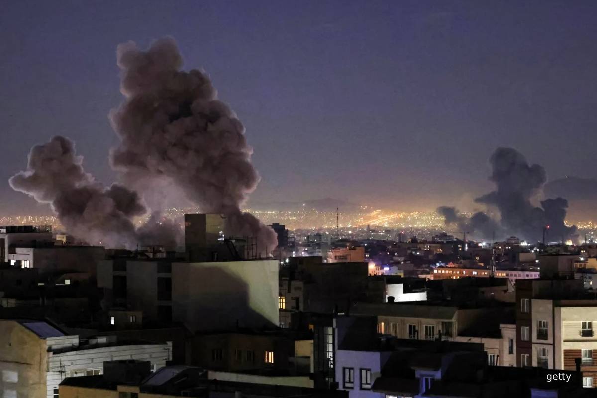 ஏவுகணைகளால் சுழன்றடிக்கும் ஈரான்... மத்திய கிழக்கில் சிக்கியுள்ள 80,000 பிரித்தானியர்கள் | Brits Left Stranded In Middle East