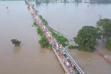 நீரில் மூழ்கிய தென்கிழக்கு பல்கலைக்கழக ஒலுவில் வளாகம்; மாணவர்கள் வெளியேற்றம்
