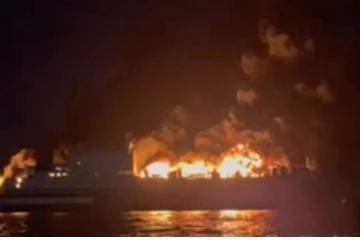 288 பேர் பயணித்த கப்பலில் தீ.... நடுக்கடலில் உயிர் பயத்தில் உறைந்த பயணிகள்!