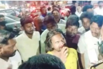 நடிகர் கமல்ஹாசன் மீது நடுரோட்டில் தாக்குதல் நடத்திய மர்மநபர்! தர்ம அடி கொடுத்த பொதுமக்கள்