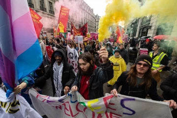 சட்டவிரோத குடியேற்ற மசோதாவுக்கு எதிராக பிரித்தானியாவில் ஆயிரக்கணக்கானோர் போராட்டம்