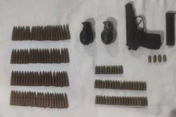 இலங்கையில் கைத்துப்பாக்கி, தோட்டாக்களுடன் சிக்கிய இருவர்!