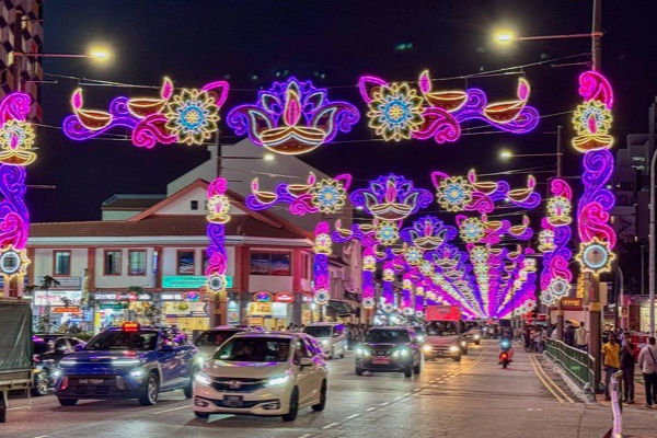 தீபாவளி லைட்அப் மற்றும் உற்சவம் 2025: ஒற்றுமையும் ஒளியுமாய் லிட்டில் இந்தியா! | Diwali Light Up Celebration 2025 Singapore