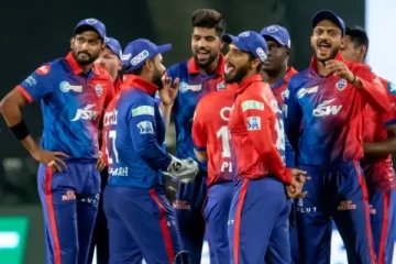 டெல்லி அணியில் இந்த வீரருக்கு தான் கொரோனா - அதிர்ச்சியில் ரசிகர்கள்