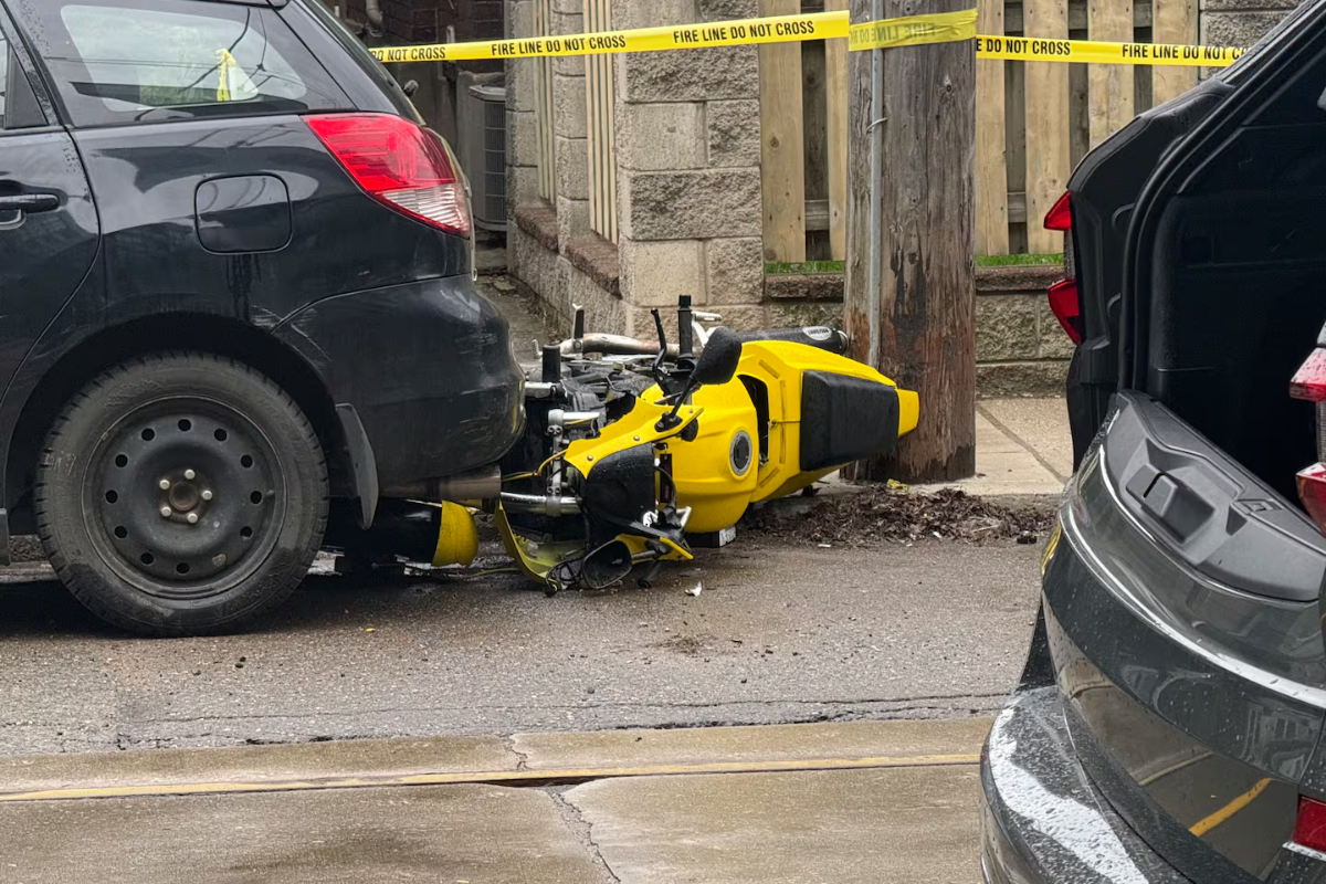 டொராண்டோவில் இடம்பெற்ற விபத்தில் சைக்கிள் ஓட்டுனர் பலி | Motorcycle Rider Trapped Under Vehicle Crash