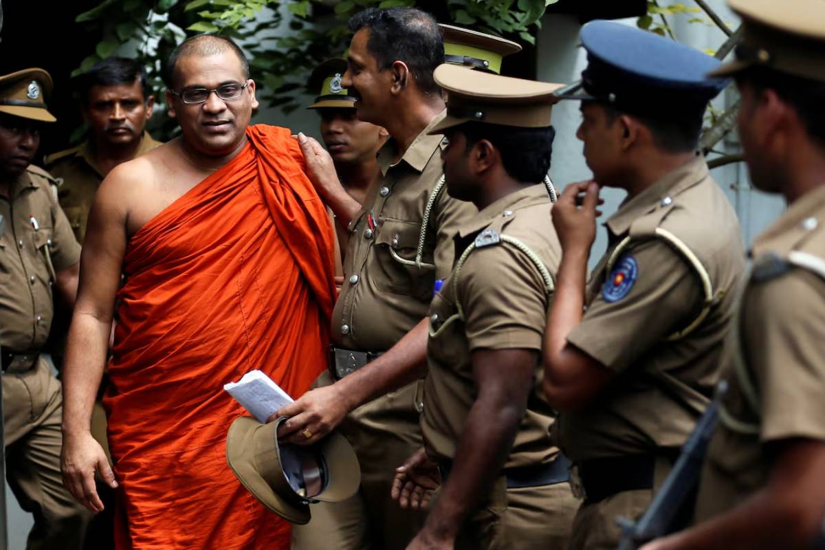 சிறை உடையில் கொழும்பு மேல் நீதிமன்றில் ஆஜராகவுள்ள ஞானசார தேரர் | Gnanasara Thero To Appear In Court Prison Attire சிறை உடையில் கொழும்பு மேல் நீதிமன்றில் ஆஜராகவுள்ள ஞானசார தேரர் | Gnanasara Thero To Appear In Court Prison Attire