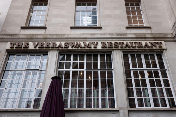 பிரித்தானியாவின் பழமையான இந்திய உணவகத்தை வாங்கும் கனேடிய நிறுவனம் | Canada Firm To Buy Famous Indian Restaurants In Uk