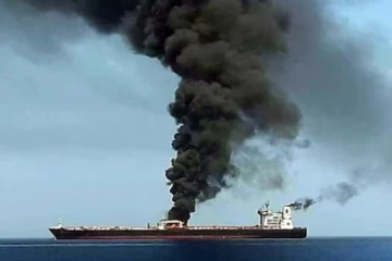 තත්ත්වය බිහිසුණු අතට - ඕමාන වෙරළාසන්නයේ තෙල් නෞකාවකටත් ප්‍රහාරයක්