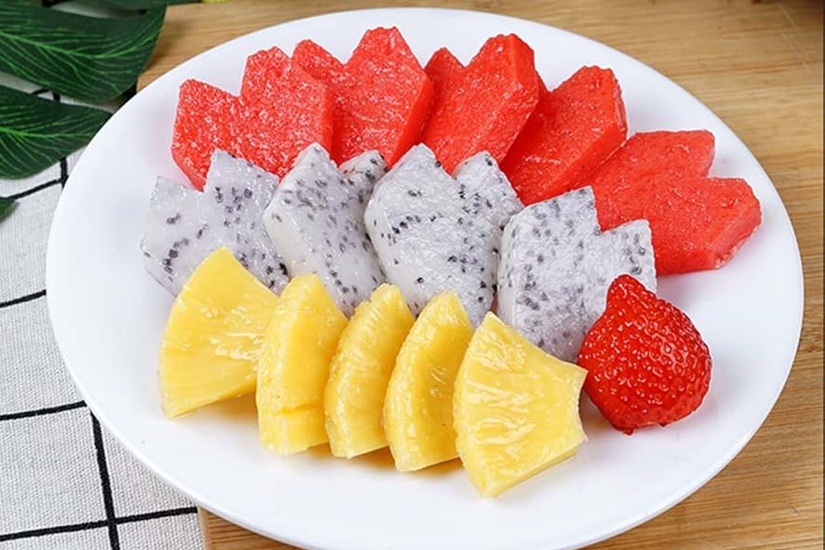 கோடை காலத்தில் பழங்களை இப்படி சாப்பிடுறீங்களா? நஞ்சாக மாறும் எச்சரிக்கை | Cut Fruits Store Do Not Eat Summer Season