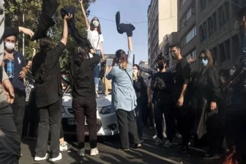 போராட்டத்தின்போது பெண்கள் மீது நடத்தப்பட்ட கொடூர துப்பாக்கிச்சூடு!