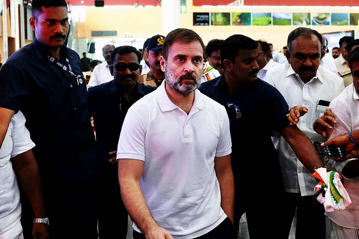 பதவியேற்பு விழாவிற்கு டெல்லியில் இருந்து பறந்தார் ராகுல் காந்தி! | Rahul Gandhi Attends Vijays Swearing In Tn
