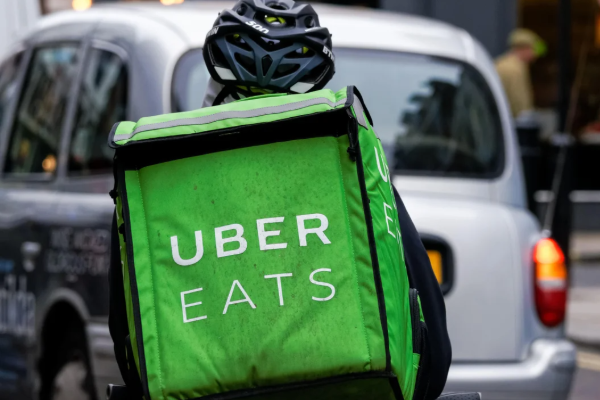 பிரித்தானியாவில் சட்டவிரோதமாக வேலை செய்த நூற்றுக்கணக்கான புலம்பெயர்ந்தோர் வெளியேற்றம் | Migrants Kick Out Uk After Illegal Work Found