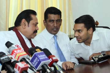 மகிந்த, நாமல் மற்றும் ஜோன்ஸ்டன் உள்ளிட்ட 17 பேர் வெளிநாடு செல்ல தடை