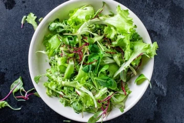 எலும்புகளை சொத்தையாக்கும் கீரைகள்.. இத தெரியாமல் இனி சாப்பிடாதீங்க!