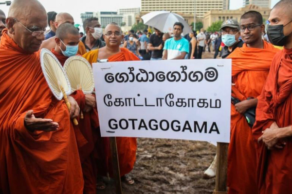 ஜனாதிபதி செயலகத்தையும் அலரி மாளிகையையும் இராணுவத்தினரிடம் ஒப்படைக்கவேண்டும்! | Secretariat And Alary House Handed Over Military
