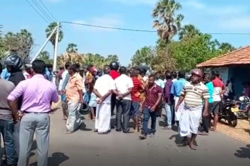 யாழில் சட்டவிரோதமான கடற்தொழில்களை தடை செய்யுமாறு கோரி ஆர்ப்பாட்டம் (Video)