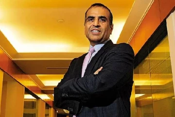 18 வயதில் ரூ 20,000 கடனாக வாங்கி பல பில்லியன் டொலர் சாம்ராஜ்யத்தை உருவாக்கிய நபர்