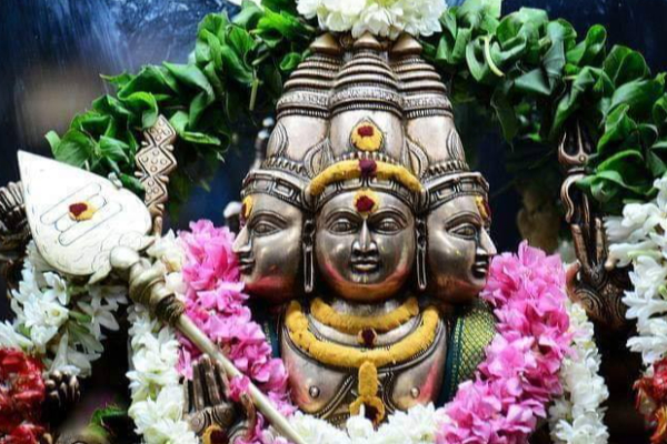 பழனி முருகன் கோவிலில் இரவு தங்குவதற்கு இவர்களுக்கு மட்டுமே அனுமதி | Why Special Place In Pazhani For Edappadi People பழனி முருகன் கோவிலில் இரவு தங்குவதற்கு இவர்களுக்கு மட்டுமே அனுமதி | Why Special Place In Pazhani For Edappadi People