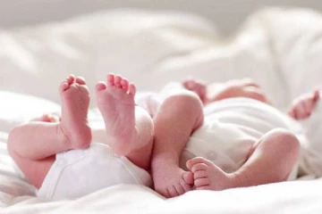 கோவிட் தொற்றுடன் இரட்டை குழந்தைகளை பிரசவித்த இளம் தாயொருவர் உயிரிழப்பு