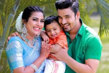 பிக்பாஸ் புகழ் நடிகை மைனா நந்தினி தனது மகனுடன் எடுத்த அழகிய புகைப்படங்கள்