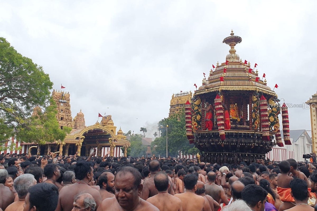 தேரில் ஆரோகணித்து பக்தர்களுக்கு அருட்காட்சி தந்த அழகன் நல்லூர் கந்தன்- LIVE | Nallur Kandan Blesses Devotees From Chariot