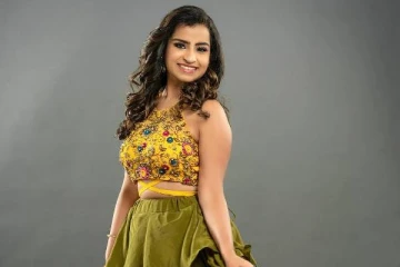 10 ஆண்டுகள் ஆகிவிட்டது.. சிவாங்கி யாருடன், எங்கு சென்றுள்ளார் பாருங்க