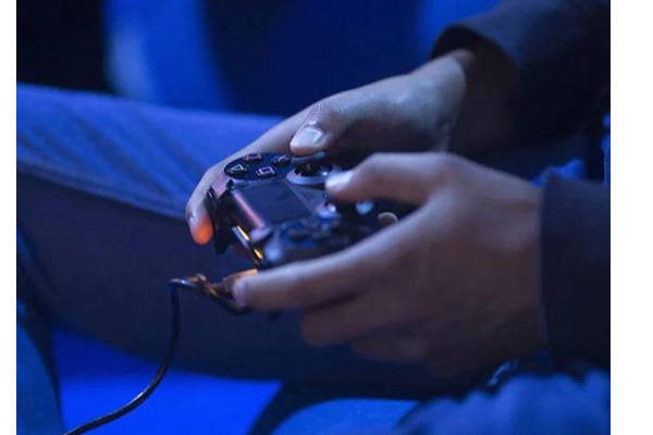 36 லட்சம் கேம் விளையாடி செலவழித்த சிறுவன் - விசாரணையில் ஆடிப்போன தாய் | Boy Loses 36 Lakhs Online Mobile Game In Hyderabad