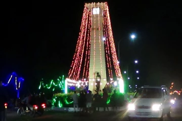 வான வேடிக்கைகளுடன் புத்தாண்டை வரவேற்ற மட்டு. மக்கள் (Photos)