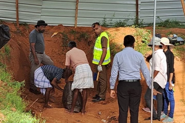 கொக்குத்தொடுவாய் மனிதப் புதைகுழி அகழ்வுப் பணி ஆரம்பம்(படங்கள்)