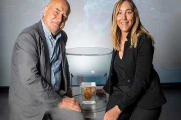 பிரித்தானிய 16 ஆண்டுகளுக்கு பின் தனது இதயத்தை பார்த்த பெண்!