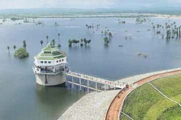 முதல் முறையாக முழு கொள்ளளவை எட்டியுள்ள கண்டிகை அணை - பீதியில் மக்கள்