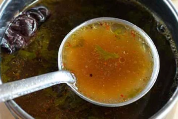 தமிழர்களின் சிம்பிள் ரசத்தை யார் யாரெல்லாம் தினமும் சாப்பிடலாம்…. கொடிய நோயும் அலண்டு ஓடும்!