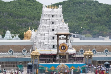 ஏழுமலையான் பக்தர்களுக்கு ஒரு குட் நியூஸ்..ஏப்ரல் 1-ந் தேதி முதல் திருப்பதி  கோவிலில் பக்தர்கள் அங்க பிரதட்சணம் செய்ய அனுமதி..!