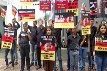 கொல்கத்தா ஜேர்மன் தூதரகம் முன் கூடி ஆர்ப்பாட்டத்தில் ஈடுபட்ட ஜெயின் சமூகத்தினர்: பின்னணி