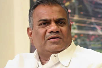 தளபதிக்காக வேலையை விட்டு வருபவனே உண்மையான தொண்டன் - புஸ்ஸி ஆனந்த் சர்ச்சை பேச்சு