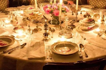 கோட்டாபயவால் பதவி பறிக்கப்பட்ட சுசிலுக்கு இராப்போசன விருந்து வழங்கிய ராஜாங்க அமைச்சர்