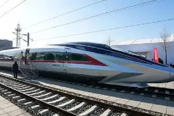 2 விநாடிகளில் 700 கி.மீ. பயணித்த ரயில் ; சீனாவில் ஆச்சரியம்