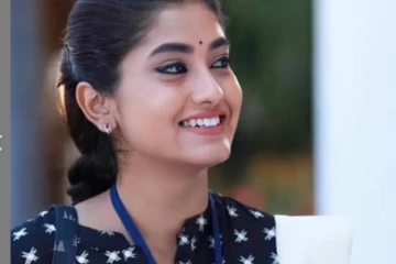 ரசிகர்களை வாய்ப்பிளக்க வைத்த சீரியல் நடிகை! அதுவும் இந்த குடும்ப பாங்கான தொடர் ஹீரோயினா..