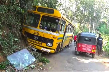 நாவலப்பிட்டியில் அரச பேருந்து விபத்து : பலர் காயம்