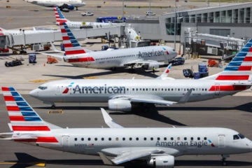 அமெரிக்கன் ஏர்லைன்ஸ் விமானங்கள் திடீர் தரையிறக்கம்