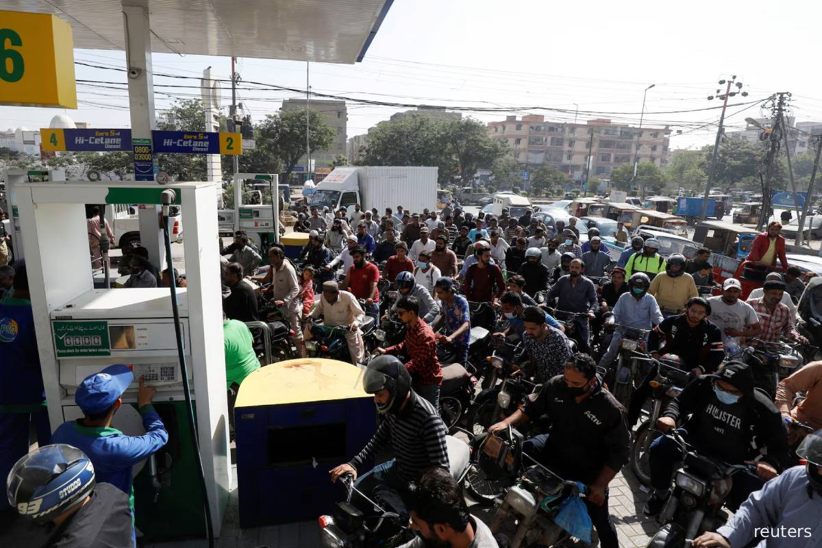எரிபொருள் கடத்தல்... 11 வெளிநாட்டினரைக் கைது செய்த ஈரான் | Iran Arrests 11 Foreigners எரிபொருள் கடத்தல்... 11 வெளிநாட்டினரைக் கைது செய்த ஈரான் | Iran Arrests 11 Foreigners