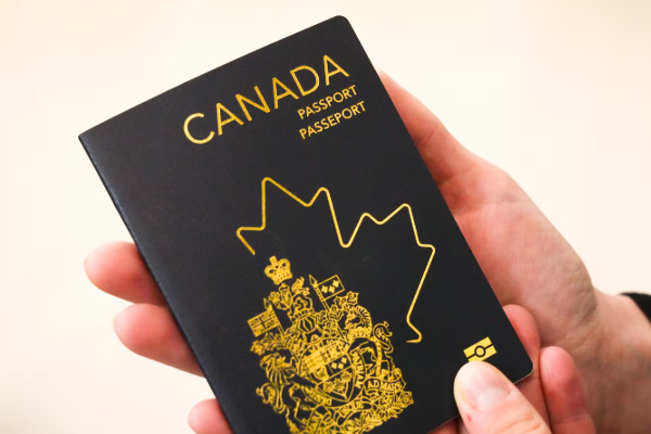 கடவுச்சீட்டு தர வரிசையில் அமெரிக்காவை முந்திய கனடா | Canadian Passport Among The Powerful Passports