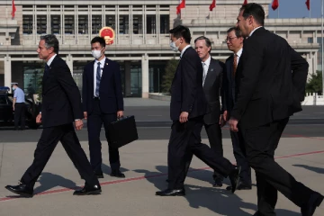 வலுக்கும் முரண்பாடுகளுக்கு மத்தியிலும் சீனா சென்ற அந்தோனி பிளிங்கன்