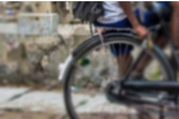 අධික වේගයෙන් ගිය පා පැදියක් තාප්පයක ගැටී පාසල් සිසුවෙක් මරුට.