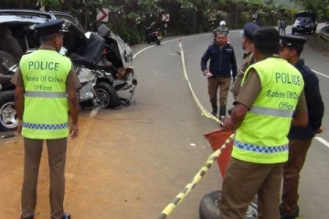 அதிகாலையில் ஆறு வயது சிறுமியை பலியெடுத்த கோர விபத்து ; 6 பேர் படுகாயம்