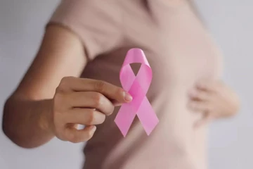 உயிரை குடிக்கும் மார்பக புற்றுநோயிலிருந்து விடுதலை வேண்டுமா? அப்போ அடிக்கடி இந்த 7  உணவுகளை சாப்பிடுங்க போதும்!