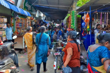 யாழ் திருநெல்வேலி சந்தை போதை ஆசாமியால் அல்லோலகல்லோலம்; ஆடைகளை களைந்து அநாகரிகம்!