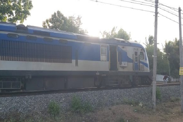 யாழ் சென்ற புகையிரதம் விபத்து; பயணிகள் அவதி! | Jaffna Train Accident Passengers Suffer