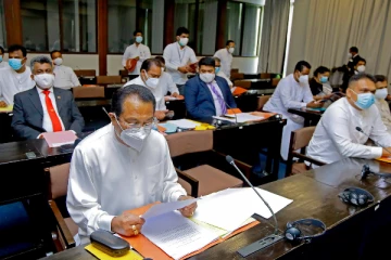 கட்சியின் நாடாளுமன்ற உறுப்பினர் கூட்டத்தில் என்றுமில்லாத வகையில் அமைந்திருந்த மஹிந்தவின் செயற்பாடு!