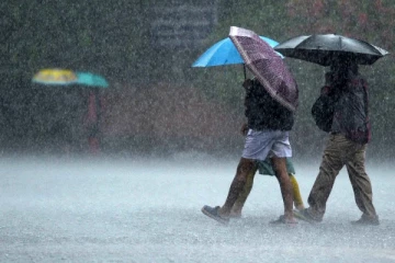 கொட்டித்தீர்க்கும் கன மழை..! பலத்த காற்று - கொந்தளிக்கும் கடல்: வெளியாகியுள்ள எச்சரிக்கை